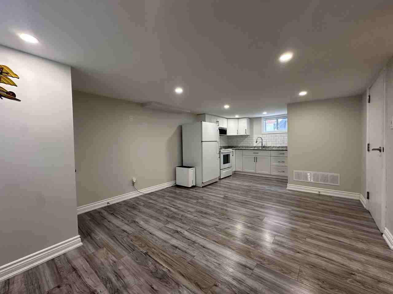 390 Division St - Photo 2 of 8