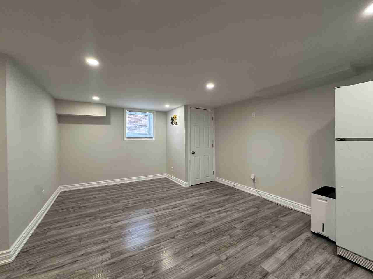 390 Division St - Photo 4 of 8