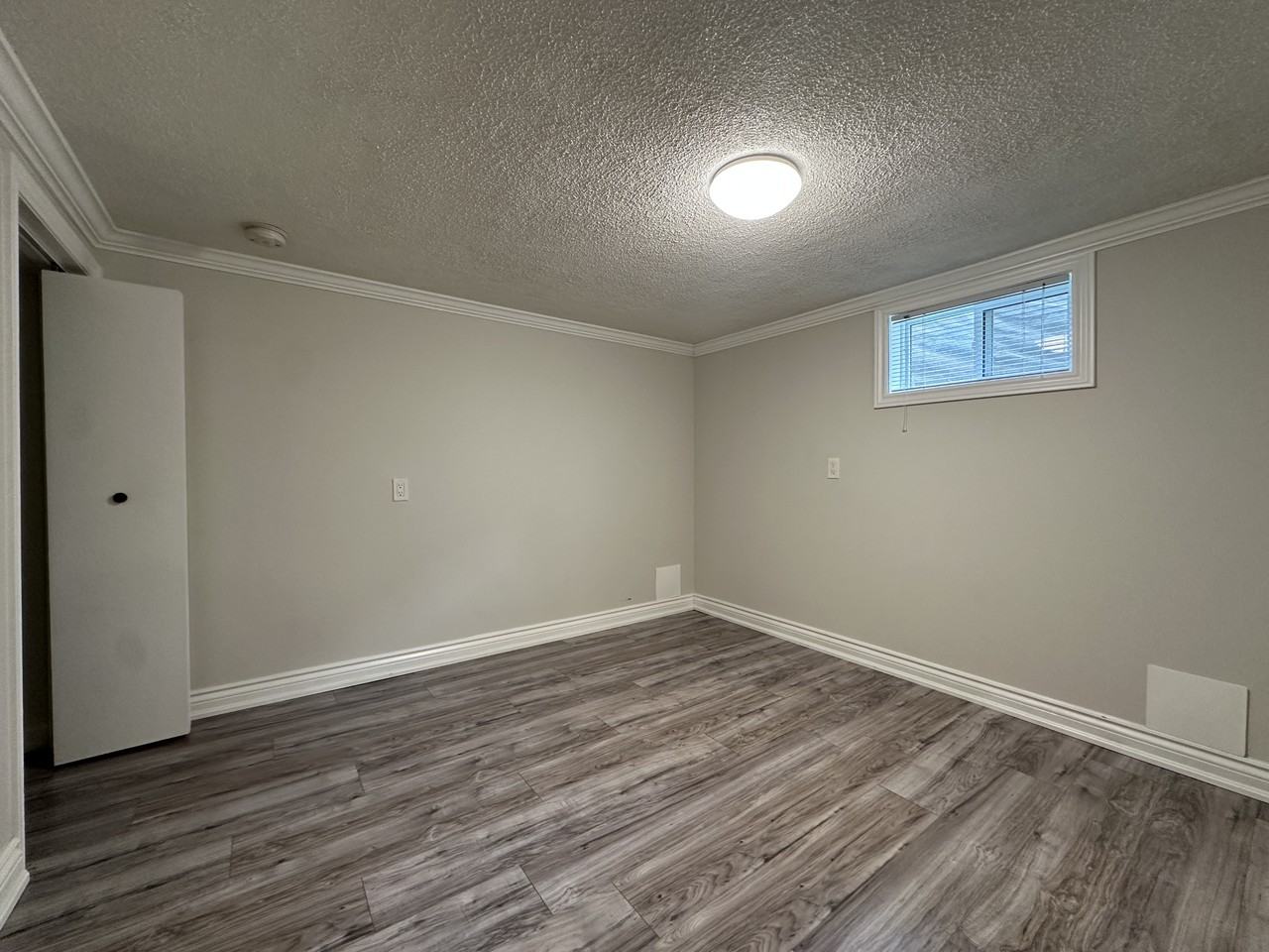 390 Division St - Photo 5 of 8