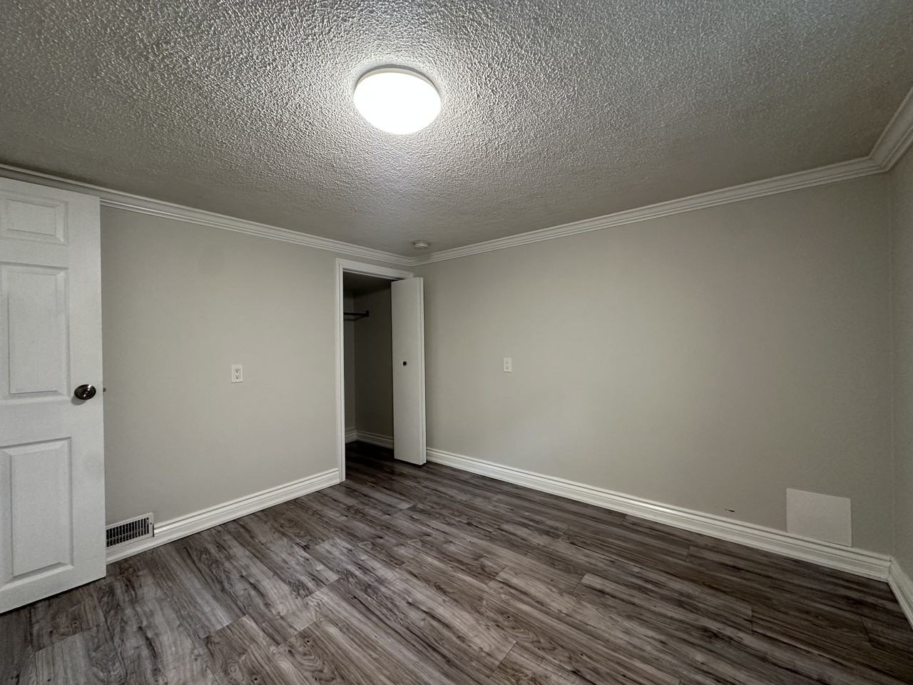 390 Division St - Photo 6 of 8