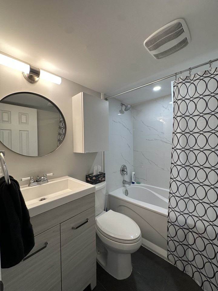 390 Division St - Photo 7 of 8