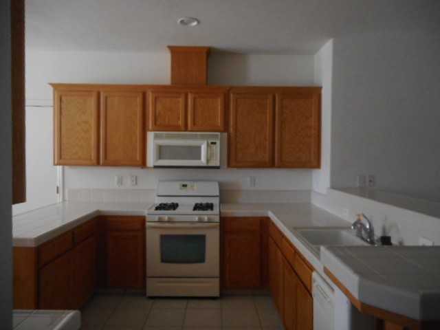 2570 S Duke Ave - Photo 3 of 18
