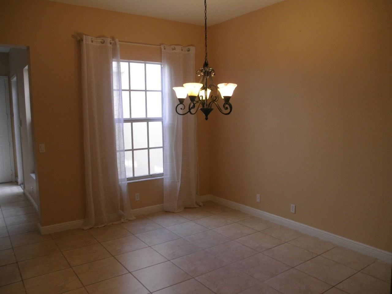 810 Nw 82nd Pl - Photo 4 of 17
