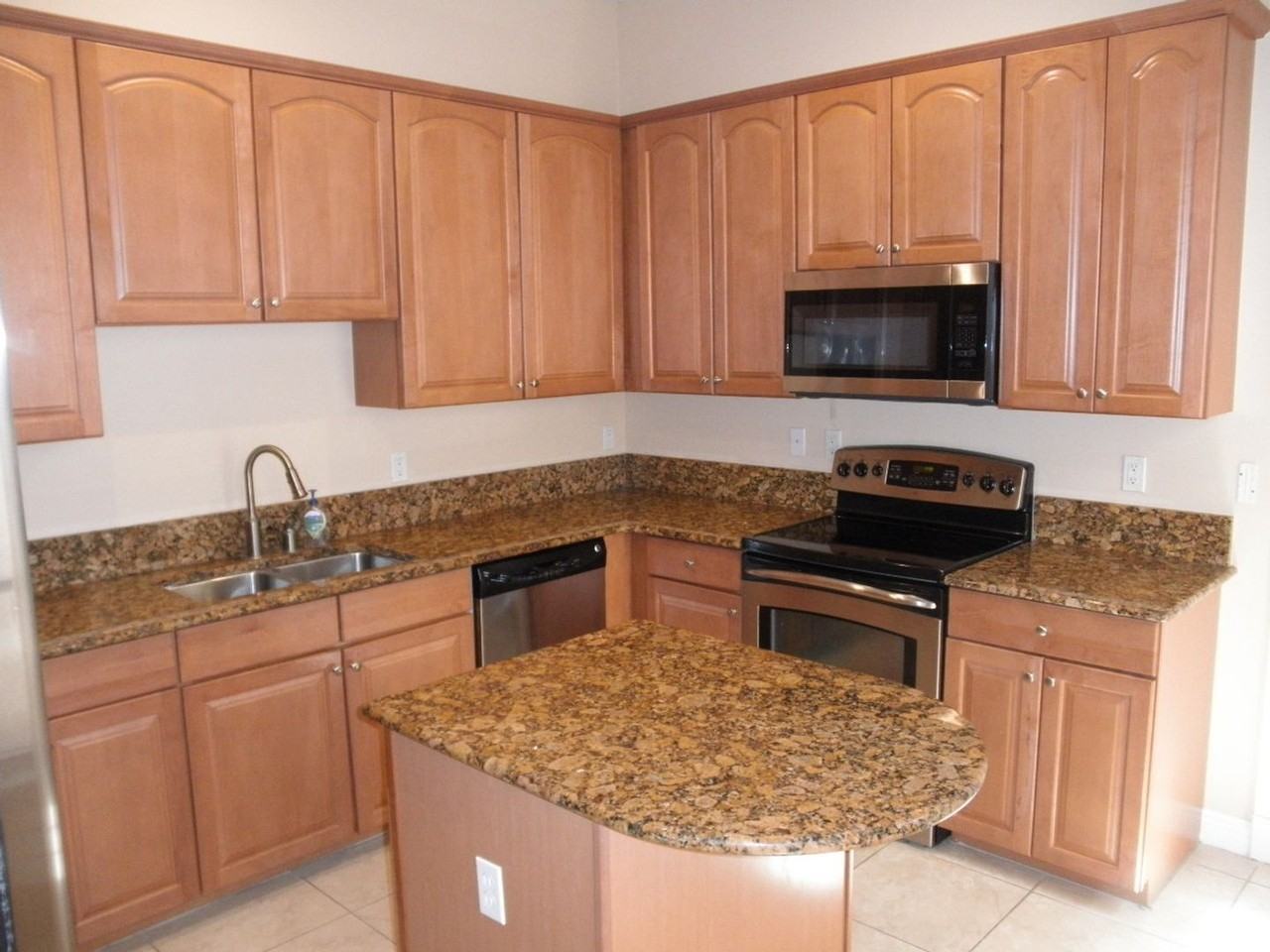 810 Nw 82nd Pl - Photo 5 of 17
