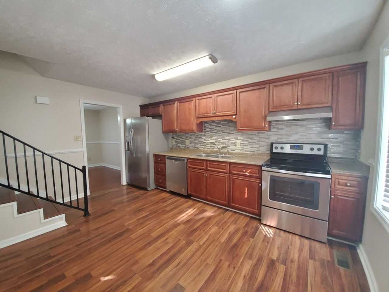 7886 Uriah Dr - Photo 4 of 30