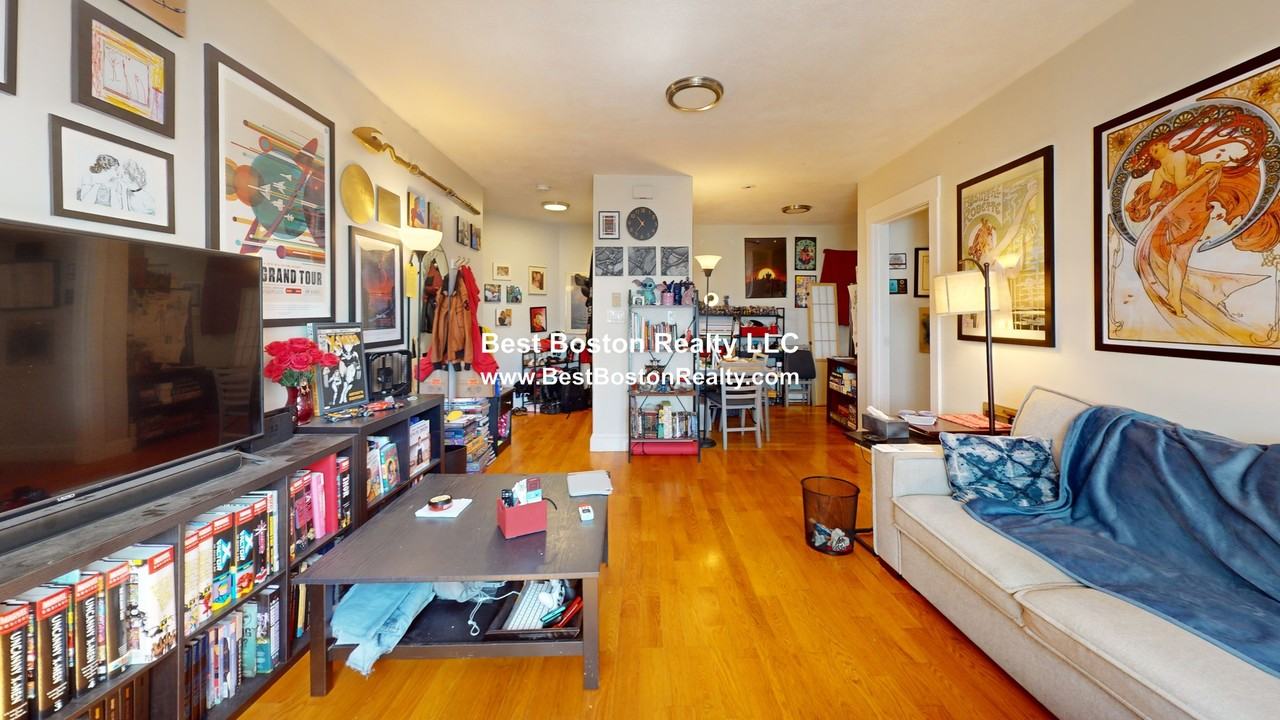 387 Highland Ave #R - Photo 3 of 9