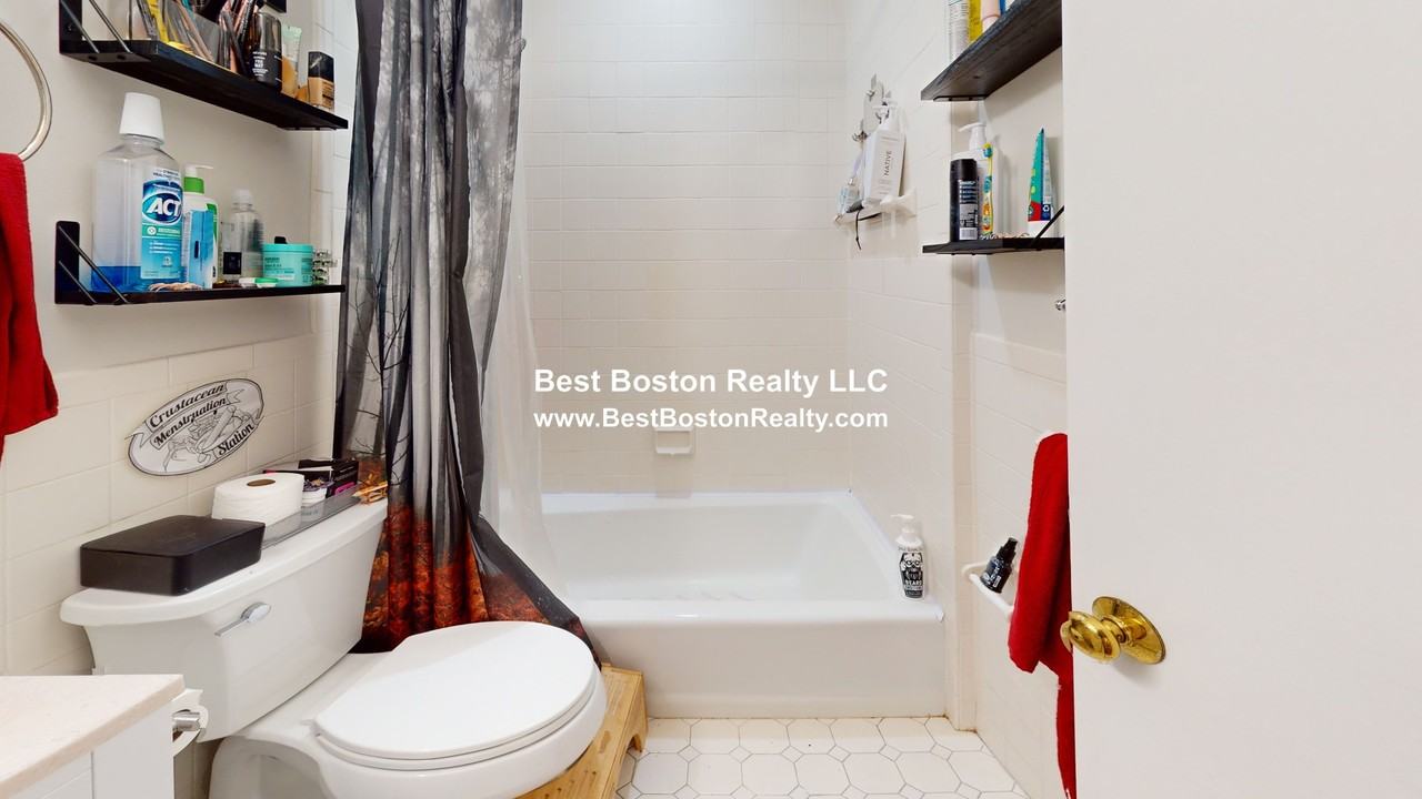 387 Highland Ave #R - Photo 7 of 9