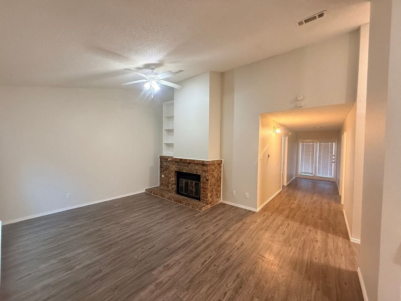 5564 93rd St - Photo 2 of 10