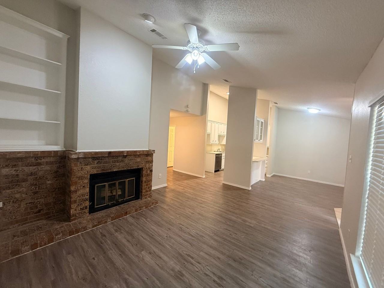 5564 93rd St - Photo 3 of 10