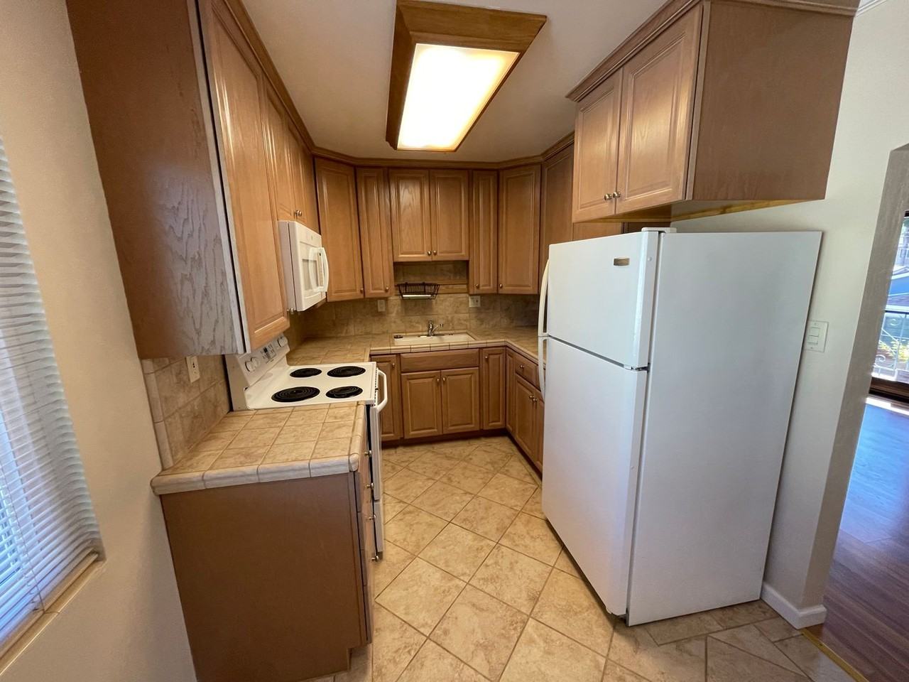 1379 Snow St - Photo 3 of 13