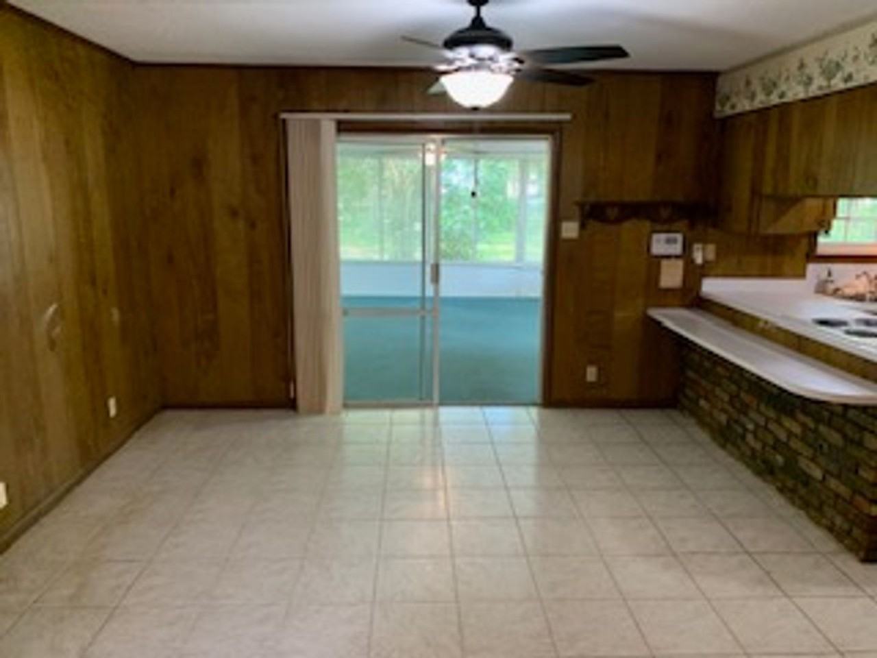 306 Jackson St - Photo 3 of 10