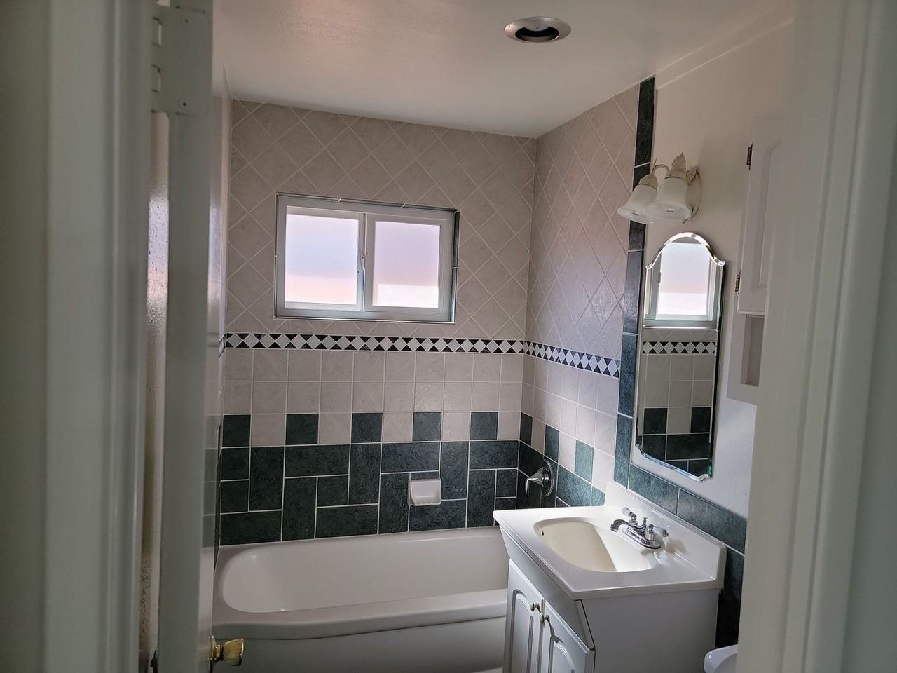 1836 N 7th Pl - Photo 7 of 8