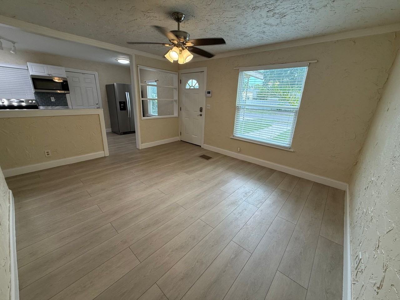 3833 Iris St N - Photo 4 of 26