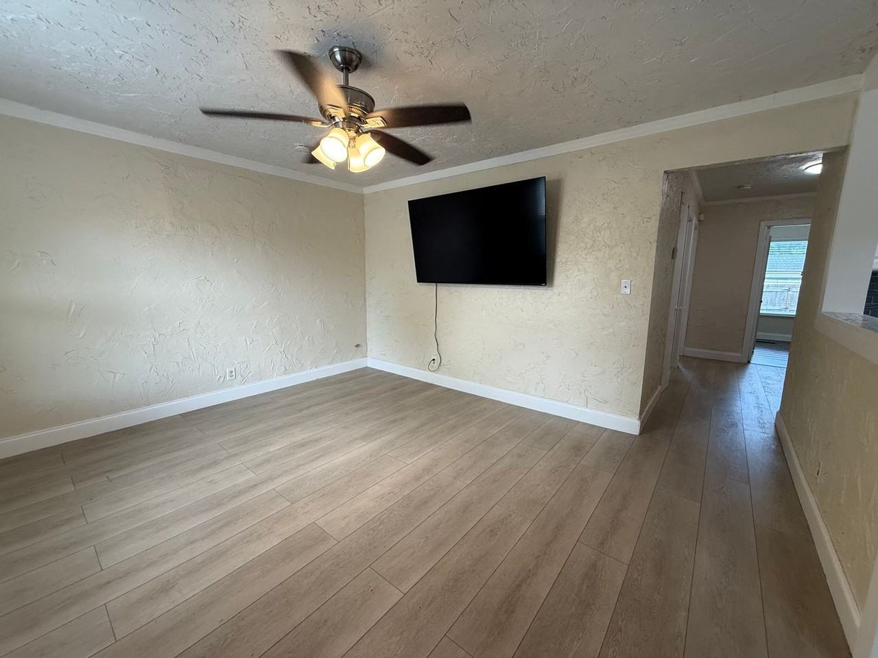 3833 Iris St N - Photo 5 of 26