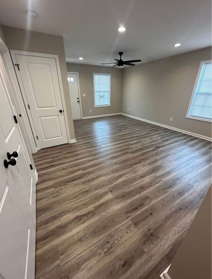 406 Sanderson Dr - Photo 4 of 8