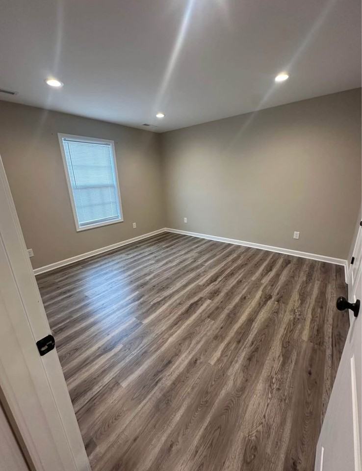 406 Sanderson Dr - Photo 7 of 8