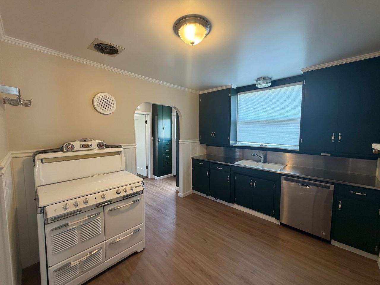 410 Carmel Ave - Photo 5 of 15