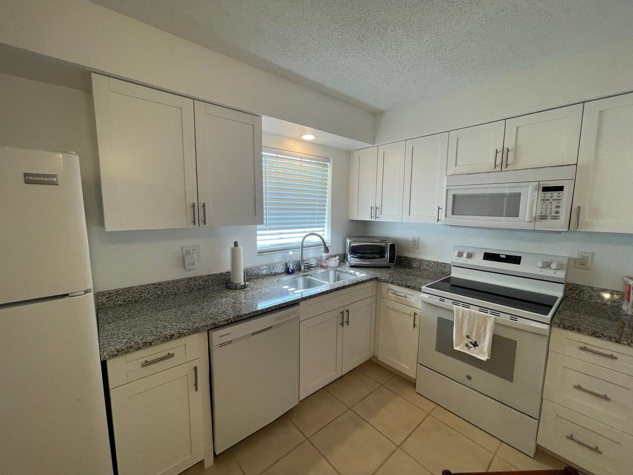 3325 Airport Rd N - Photo 2 of 23