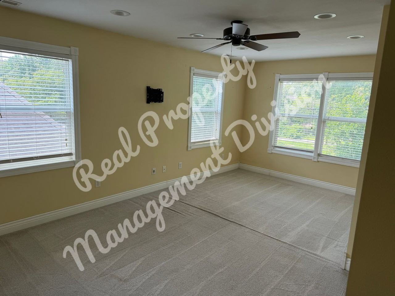 701 S Columbia Ave - Photo 3 of 10