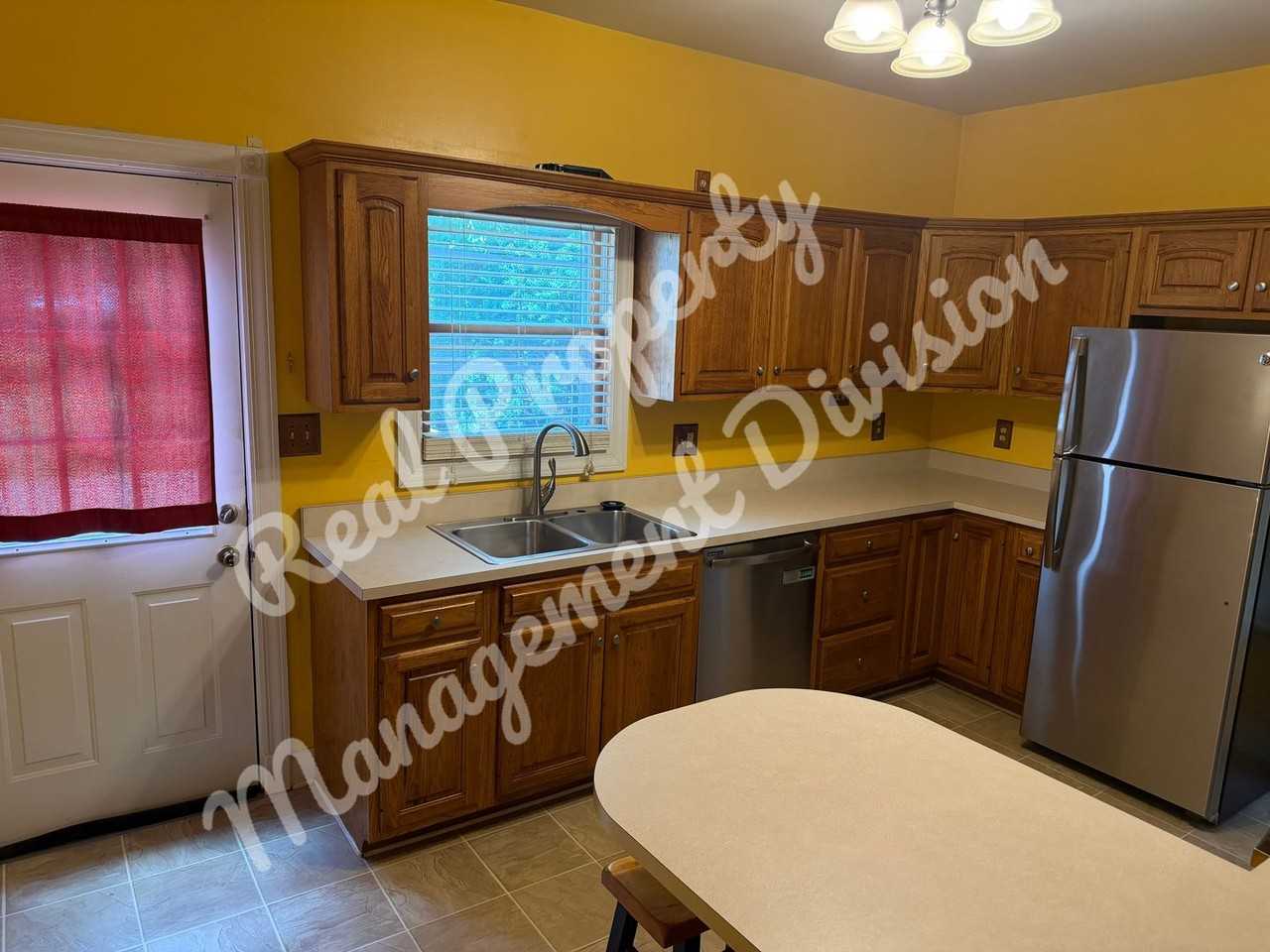 701 S Columbia Ave - Photo 7 of 10