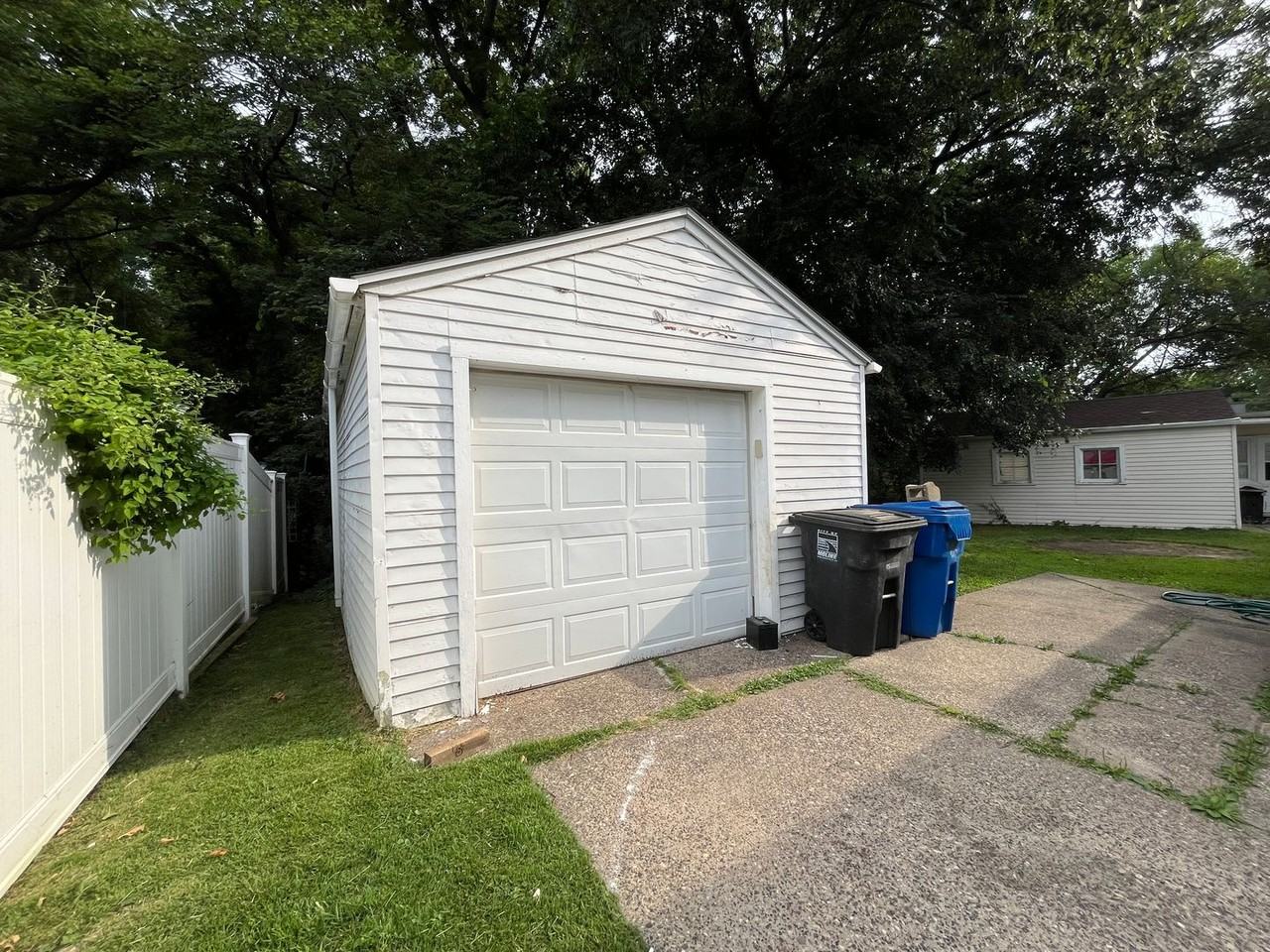 3725 11th Ave - Photo 3 of 3
