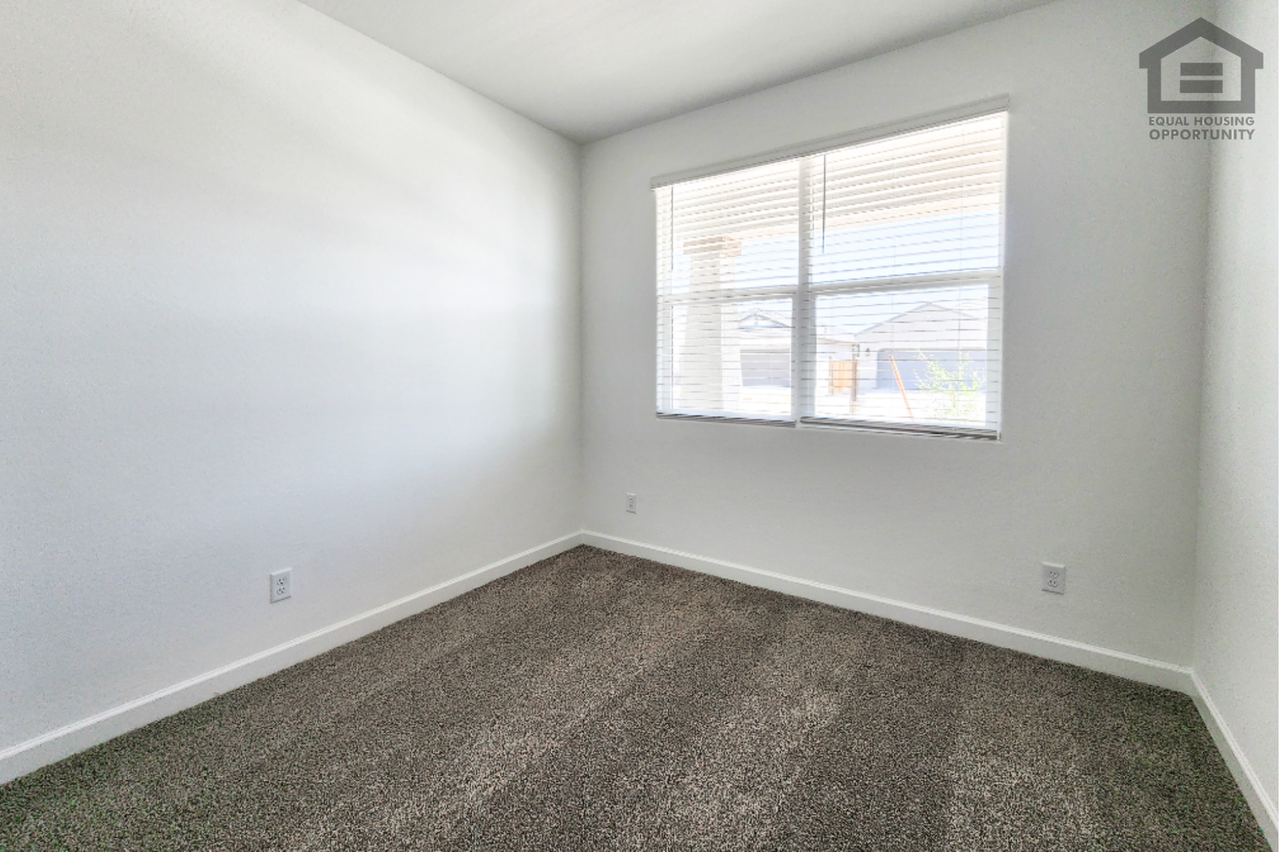 40110 W Shaver Dr - Photo 6 of 35