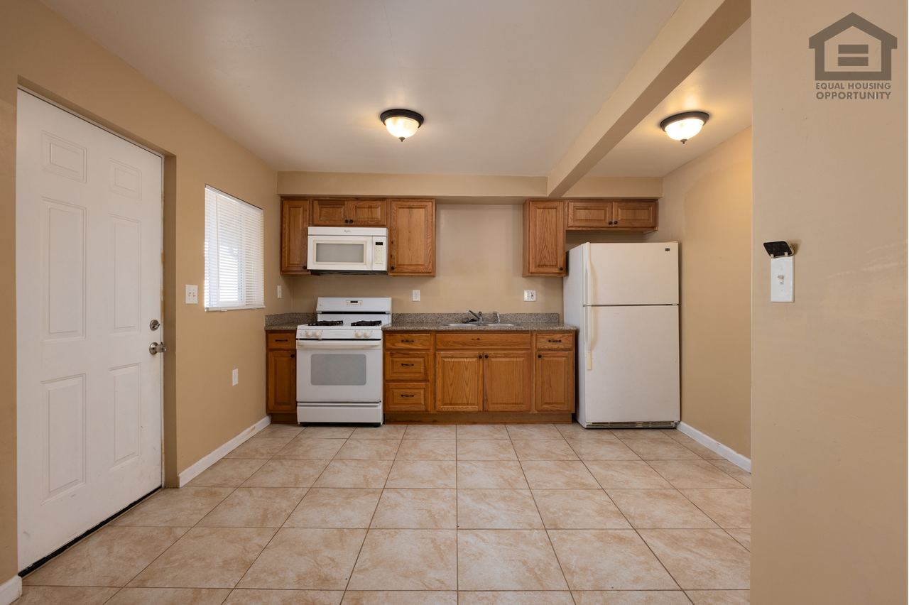 2501 - Photo 2 of 50