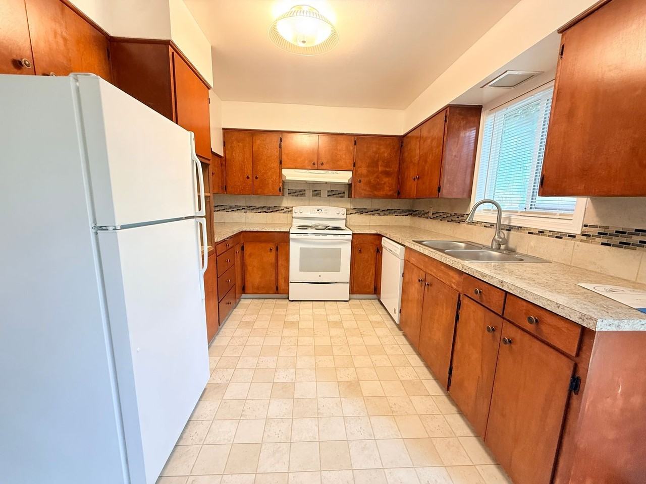 537 Ne 113th Ave - Photo 4 of 16