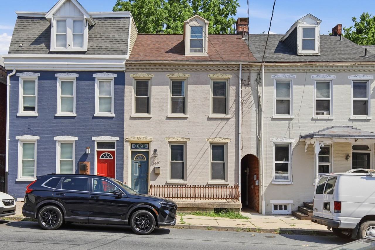 339 E Chestnut St - Photo 2 of 33