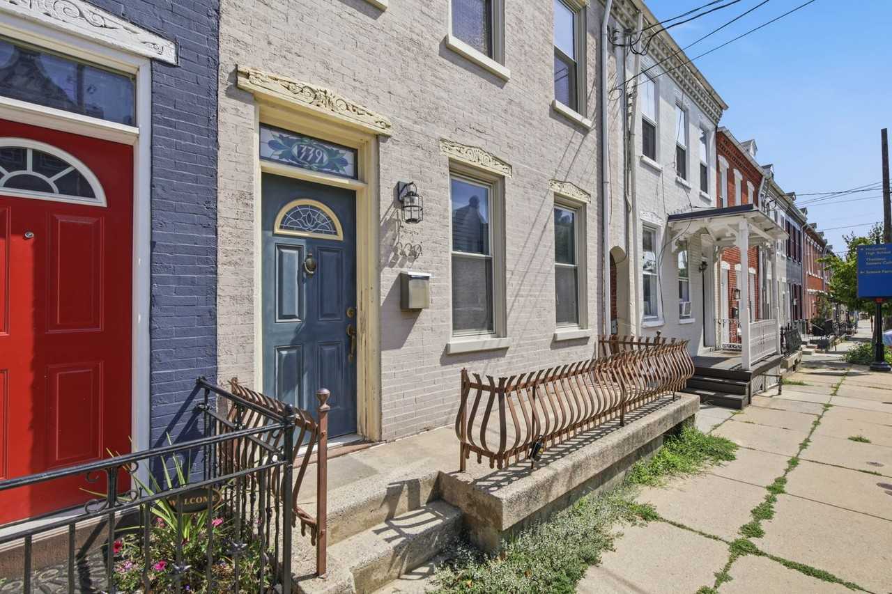 339 E Chestnut St - Photo 3 of 33