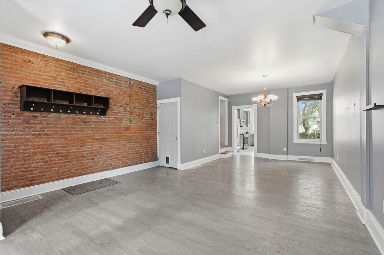 339 E Chestnut St - Photo 5 of 33