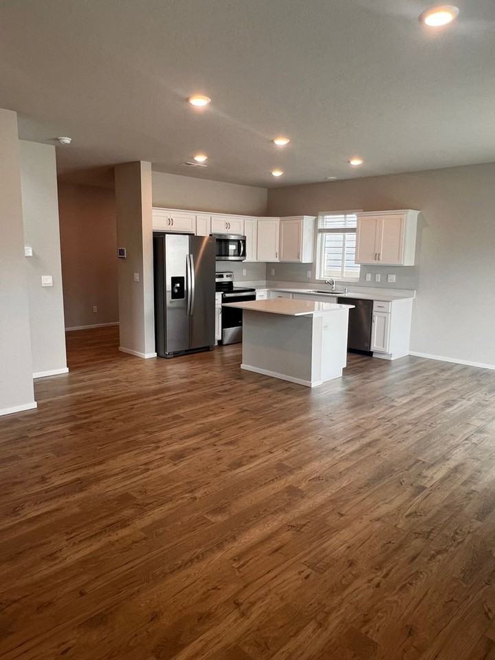931 S Zeelar St - Photo 7 of 19