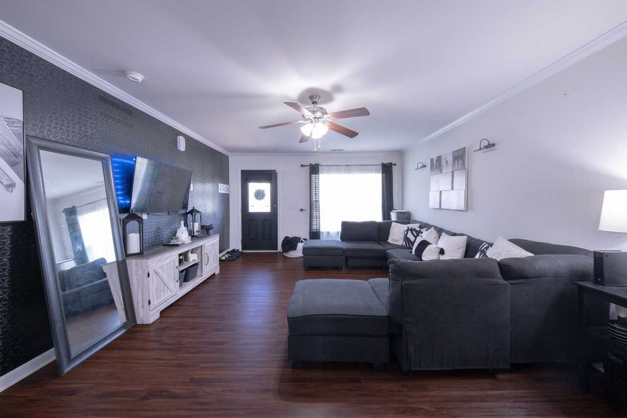 6704 Olivia Way - Photo 3 of 33