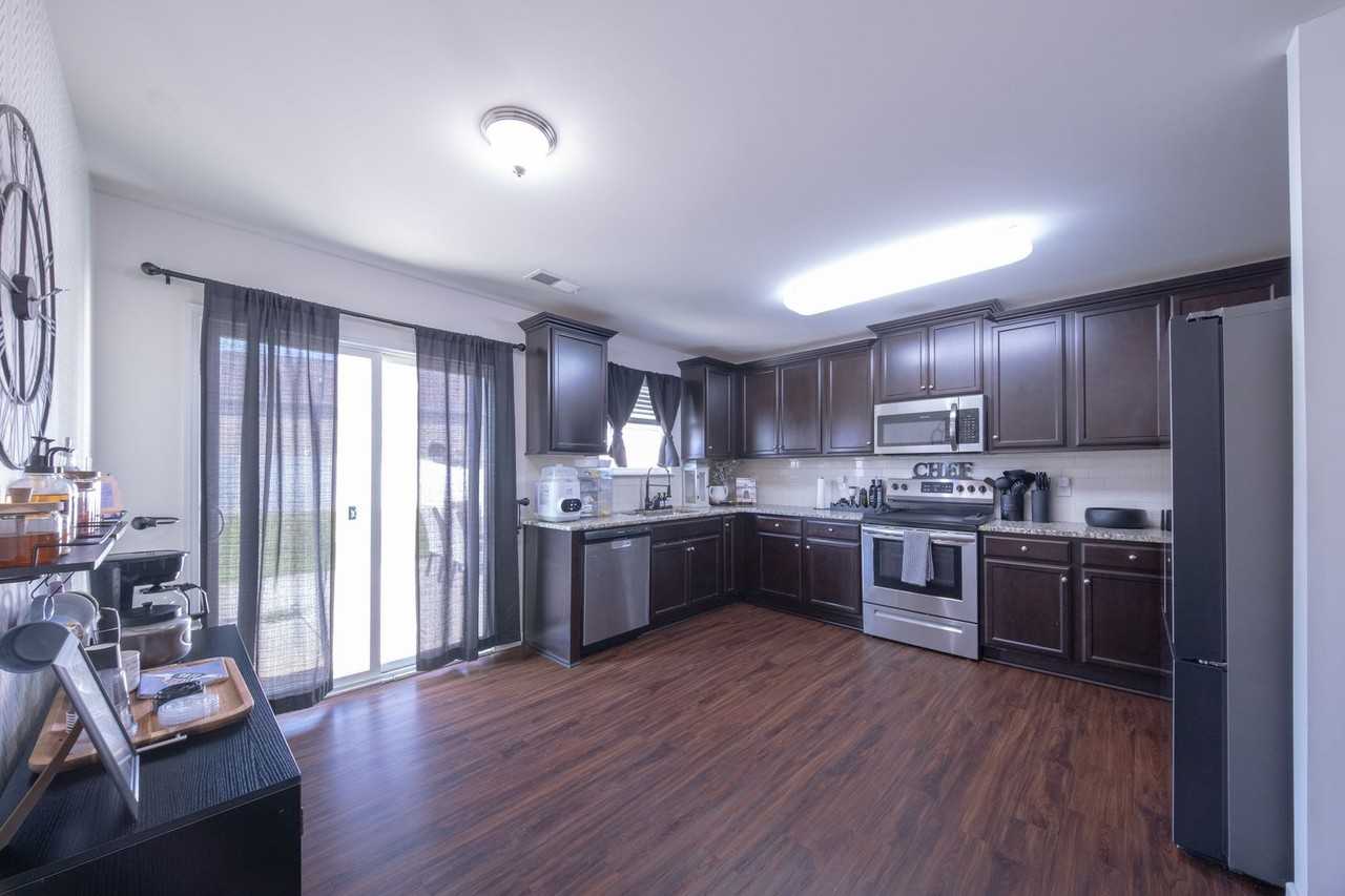 6704 Olivia Way - Photo 7 of 33