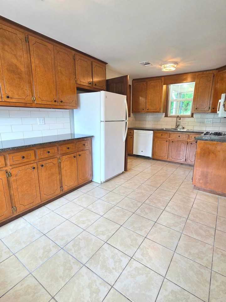 147 Lakemont Dr - Photo 7 of 18