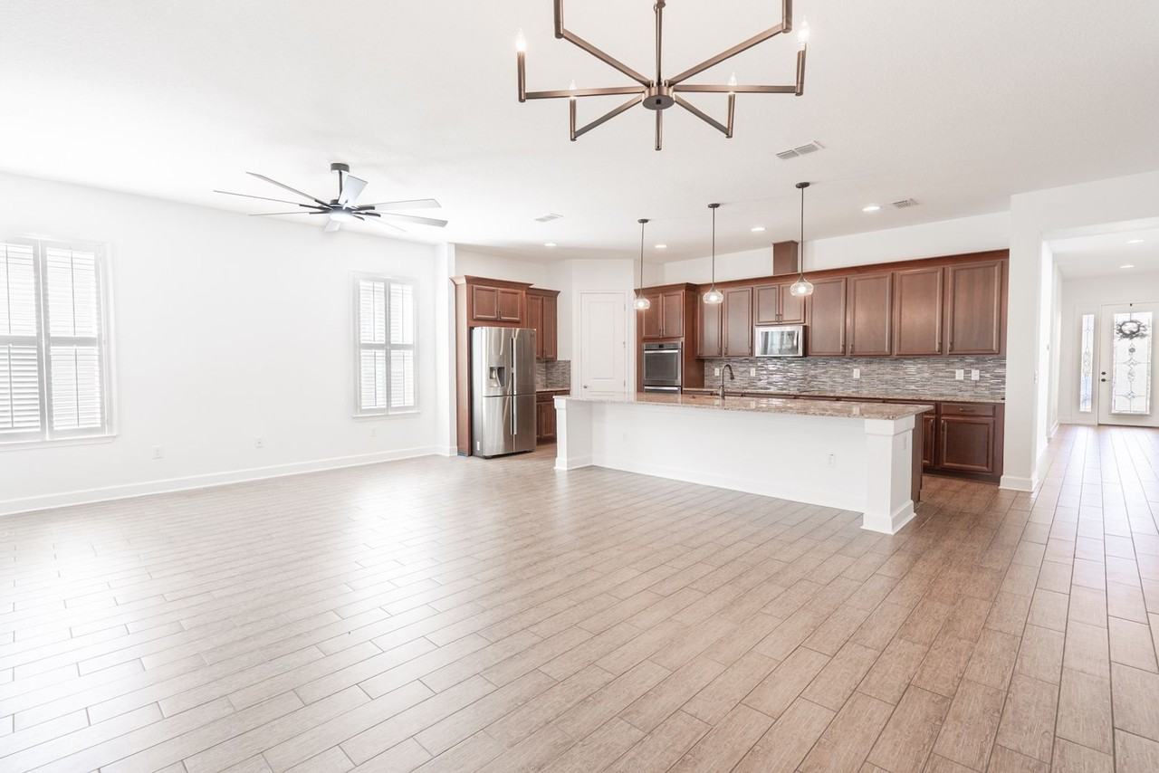 10667 Cardera Dr - Photo 2 of 50