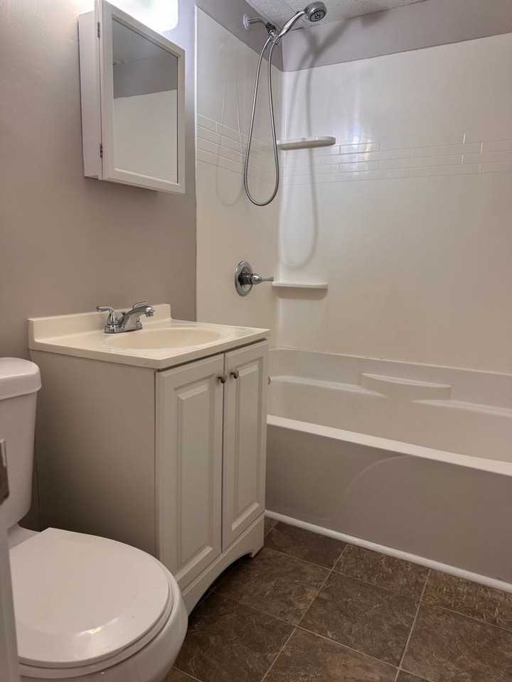 4 Butternut Ln #J - Photo 4 of 9