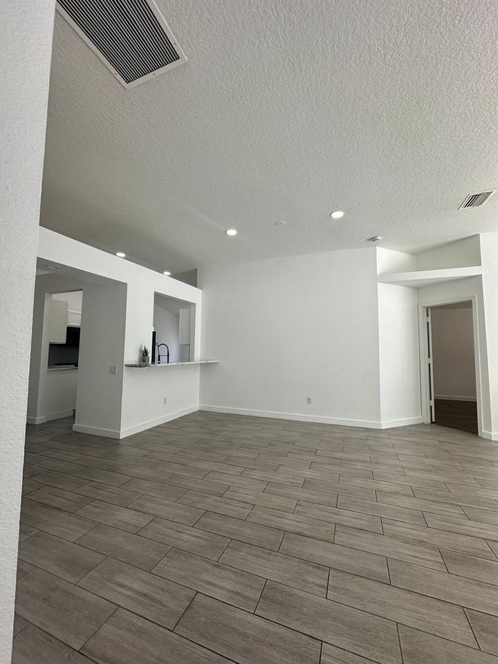 10421 Paragon Pl - Photo 5 of 30