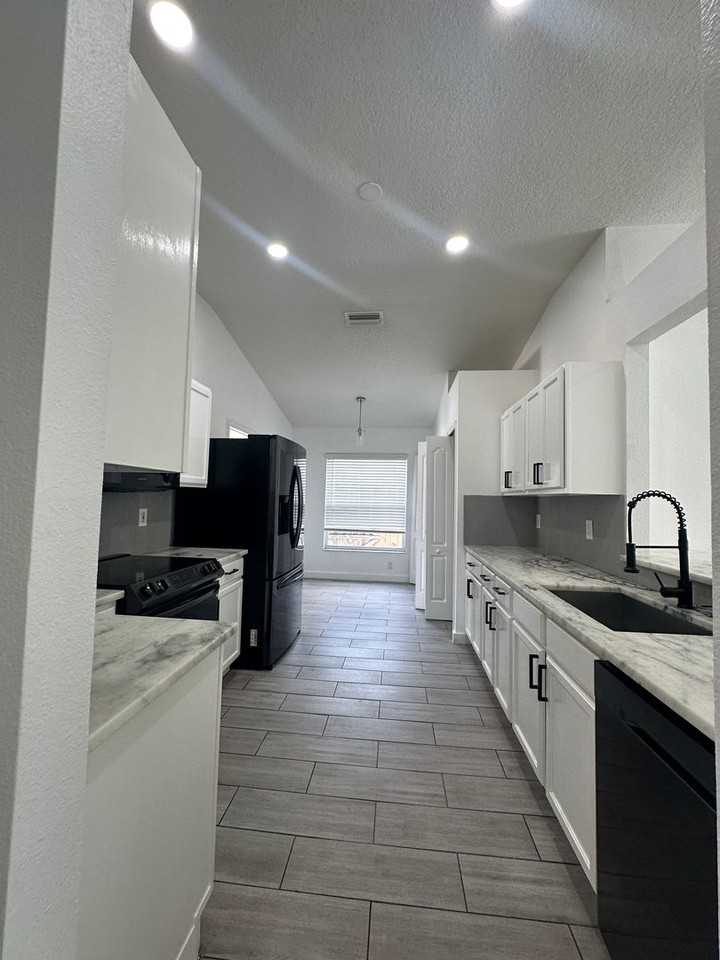 10421 Paragon Pl - Photo 7 of 30