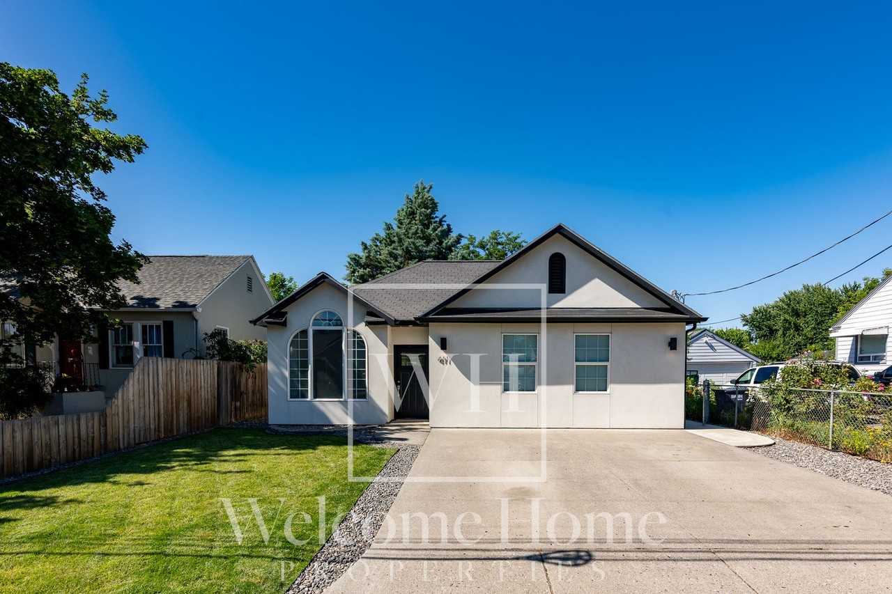 411 Se 8th St - Photo 2 of 21