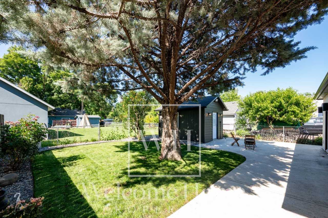 411 Se 8th St - Photo 4 of 21