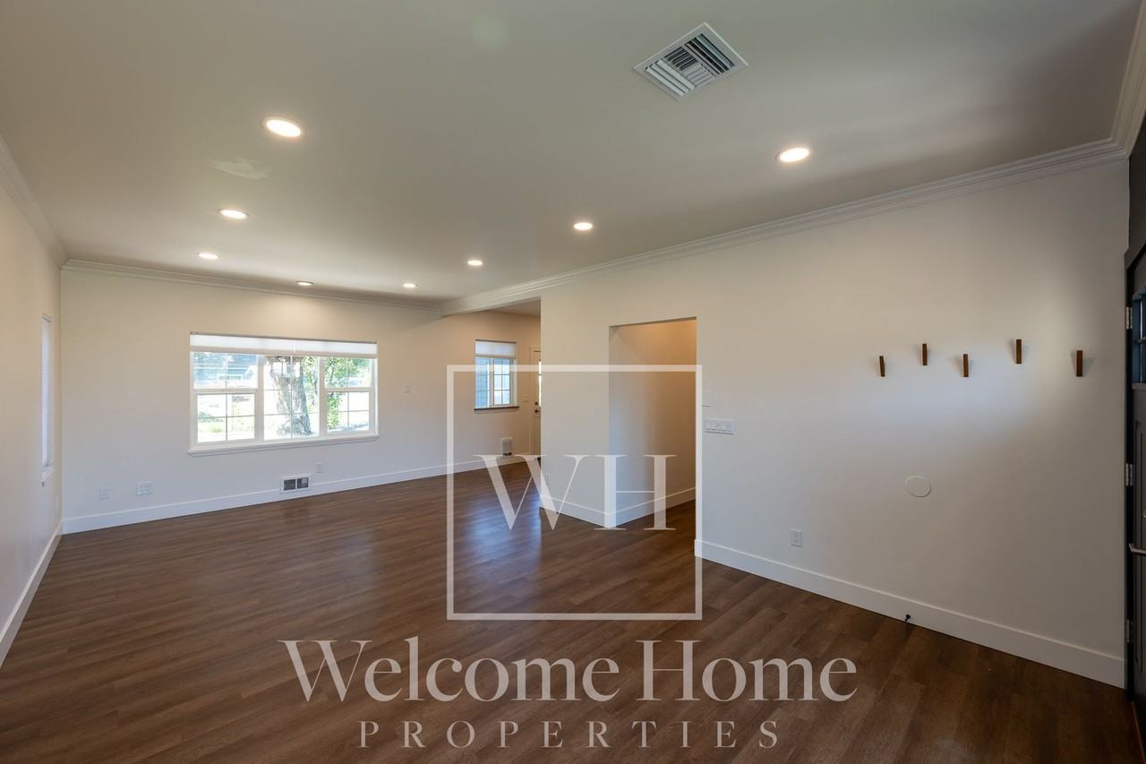 411 Se 8th St - Photo 6 of 21