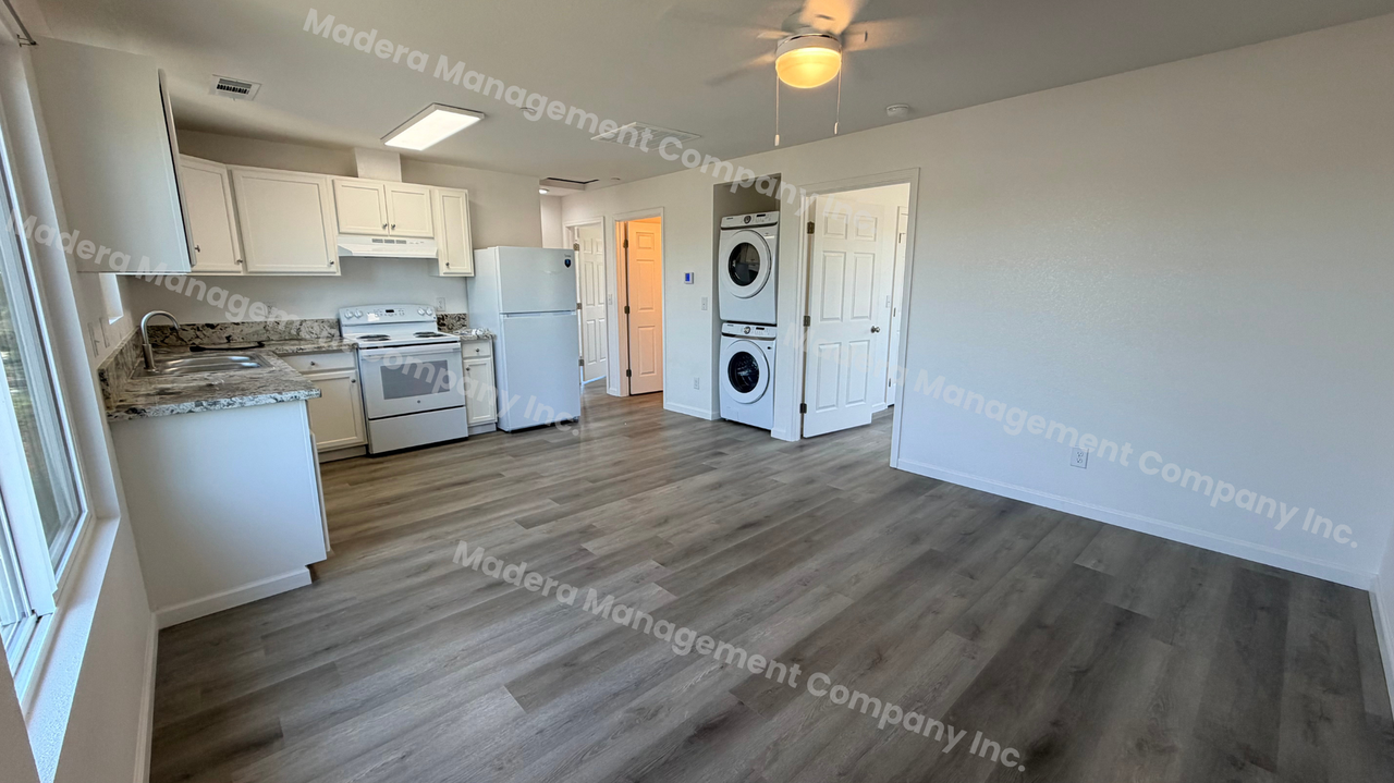 728 S A St - Photo 3 of 10