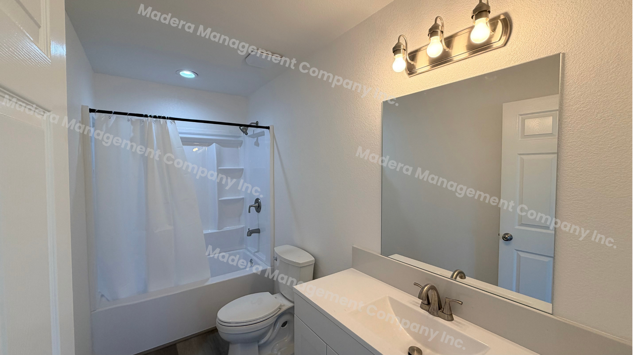 728 S A St - Photo 7 of 10