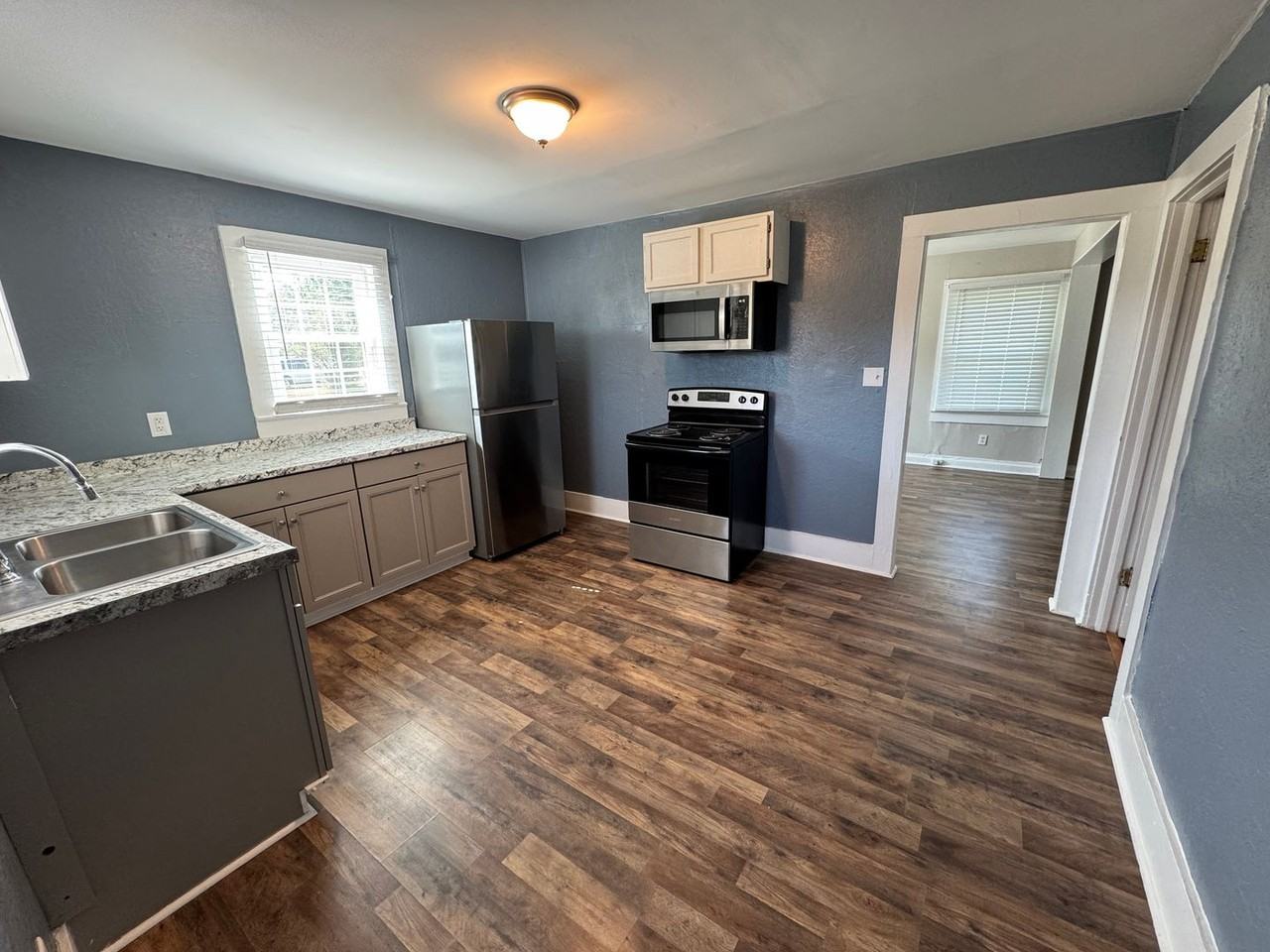 3061 Lee Rd - Photo 5 of 13