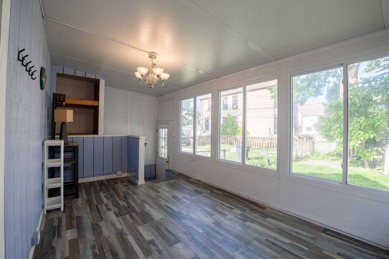 2348 S Kinnickinnic Ave - Photo 2 of 20