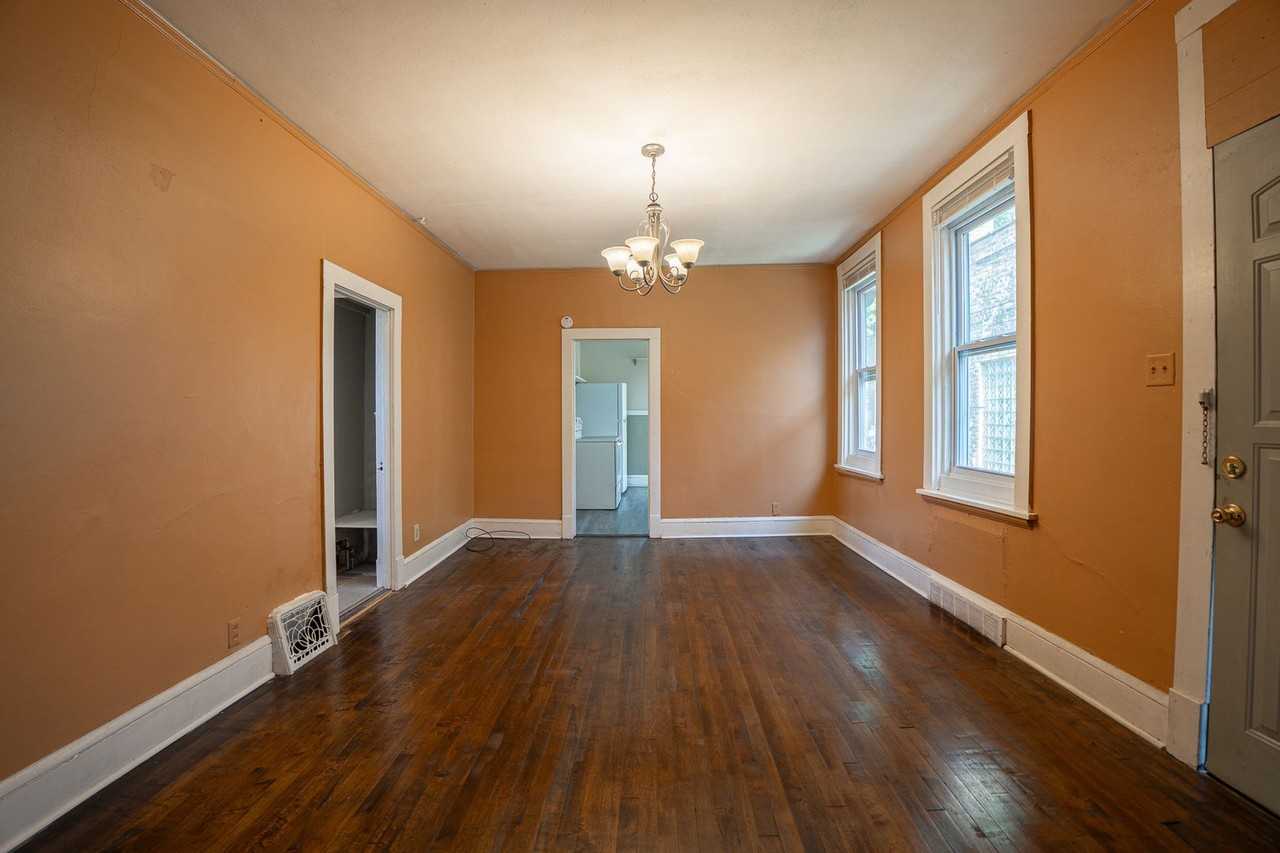 2348 S Kinnickinnic Ave - Photo 7 of 20
