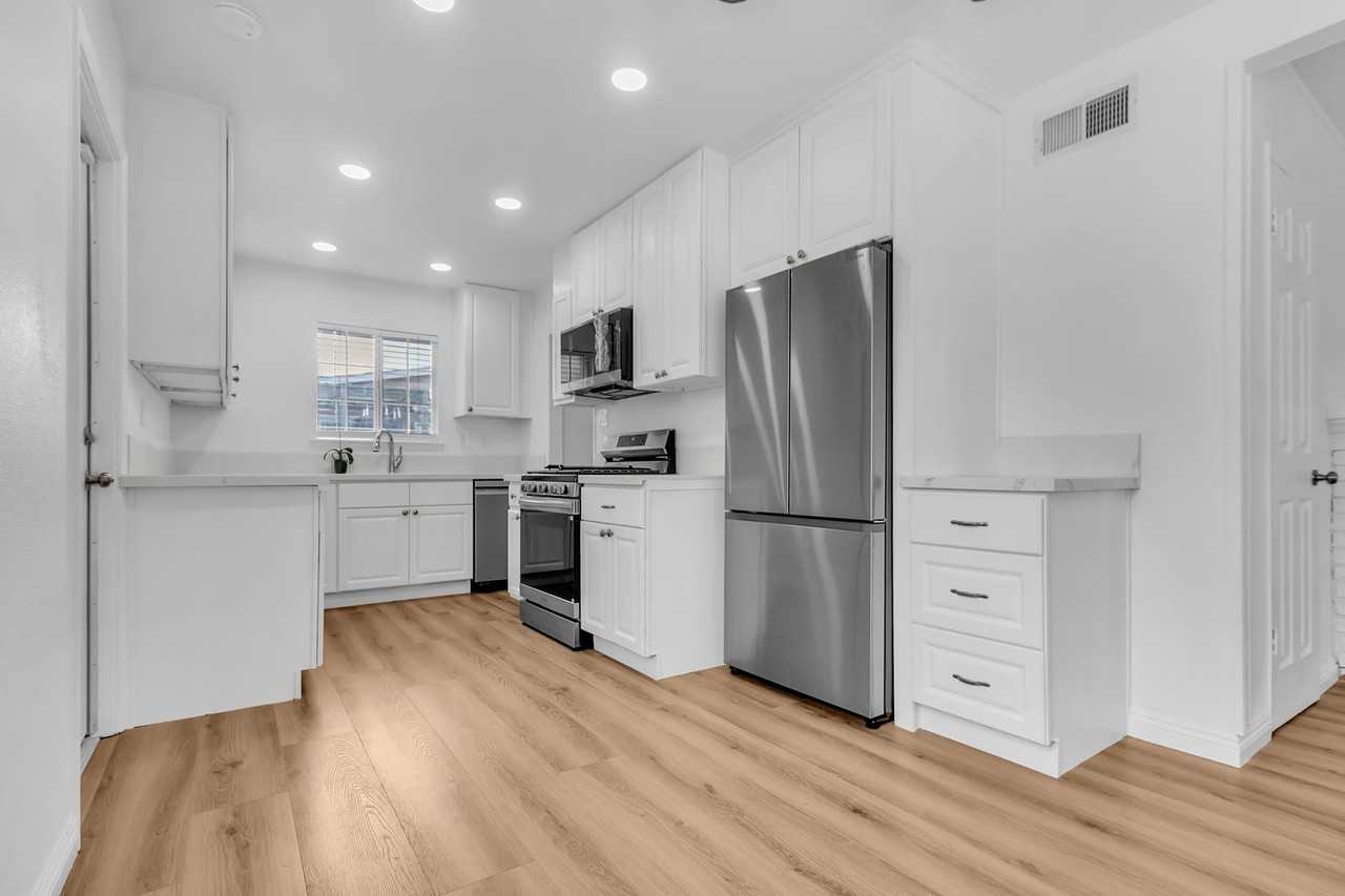 2502 S Olive St - Photo 7 of 20