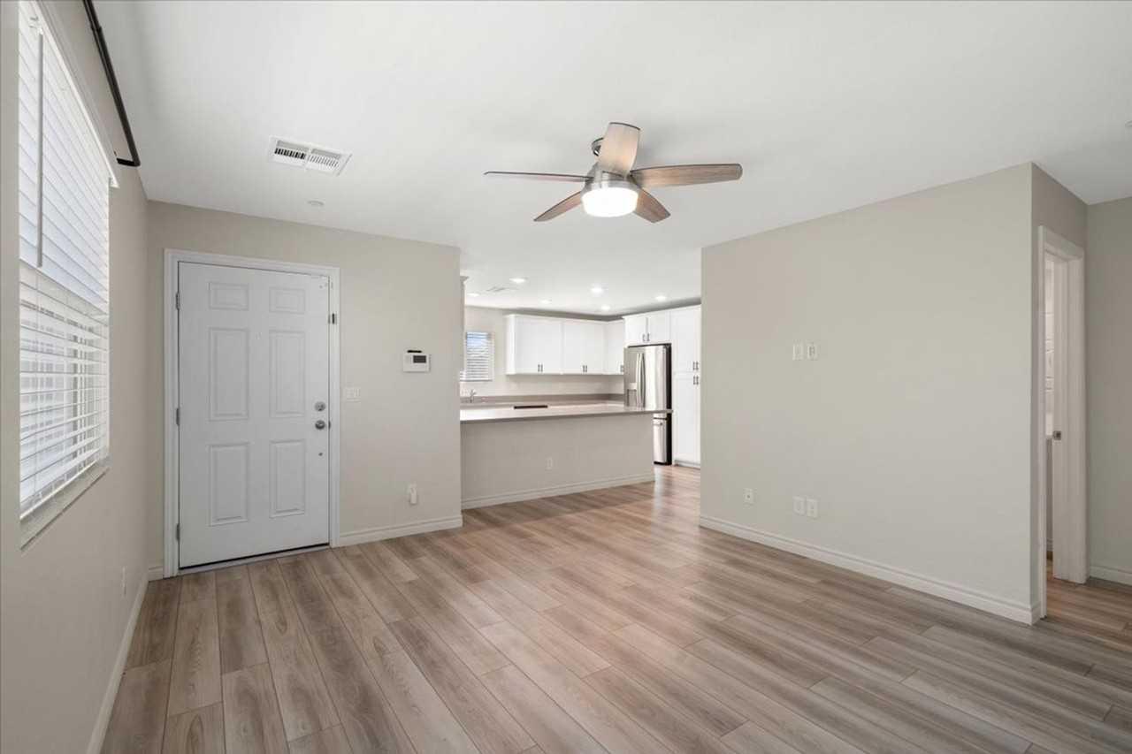 6152 Foxes Dale St - Photo 5 of 20