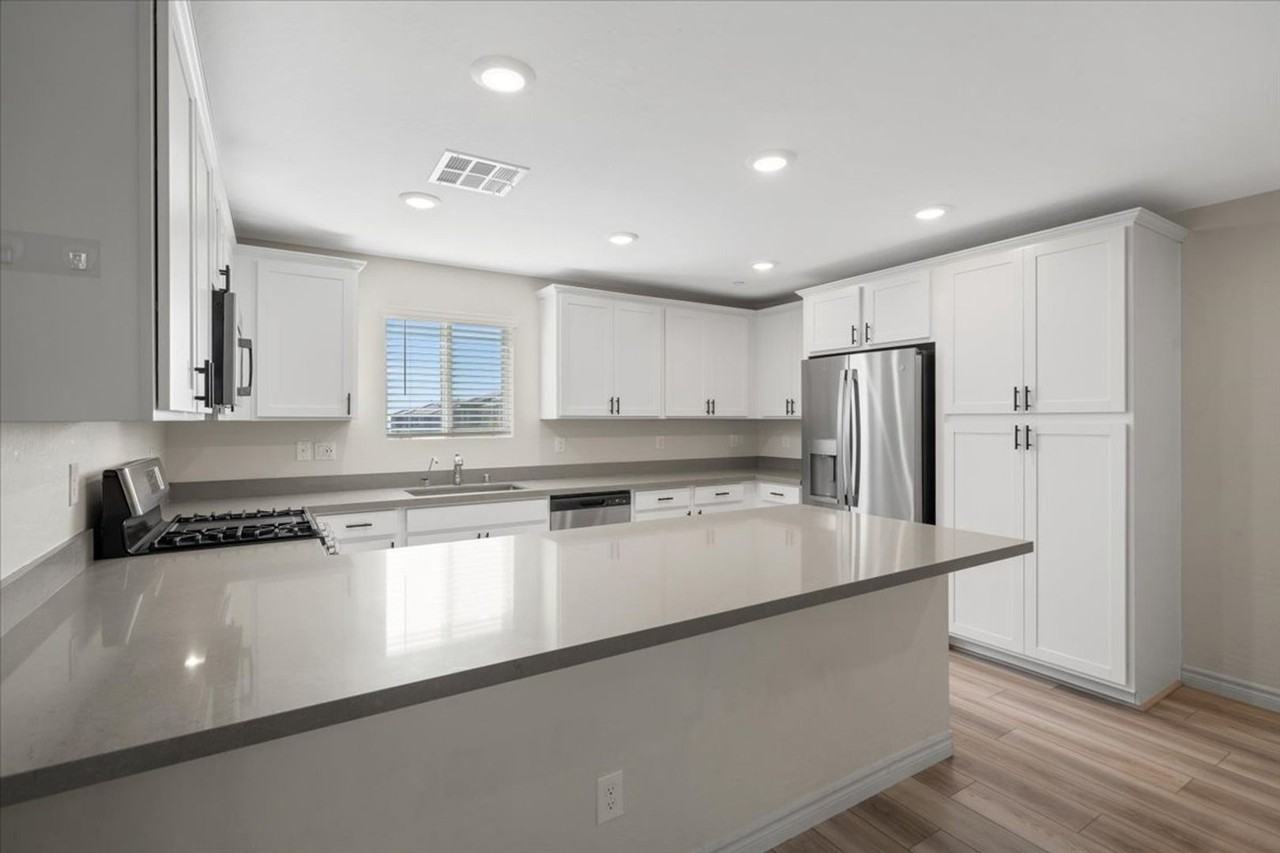 6152 Foxes Dale St - Photo 6 of 20